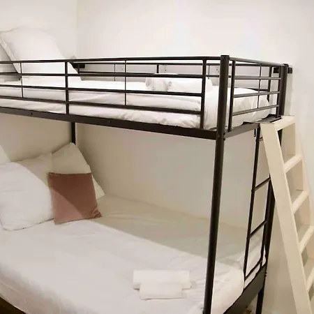 Another Brick In The In Sleeps 9 * Parigi
